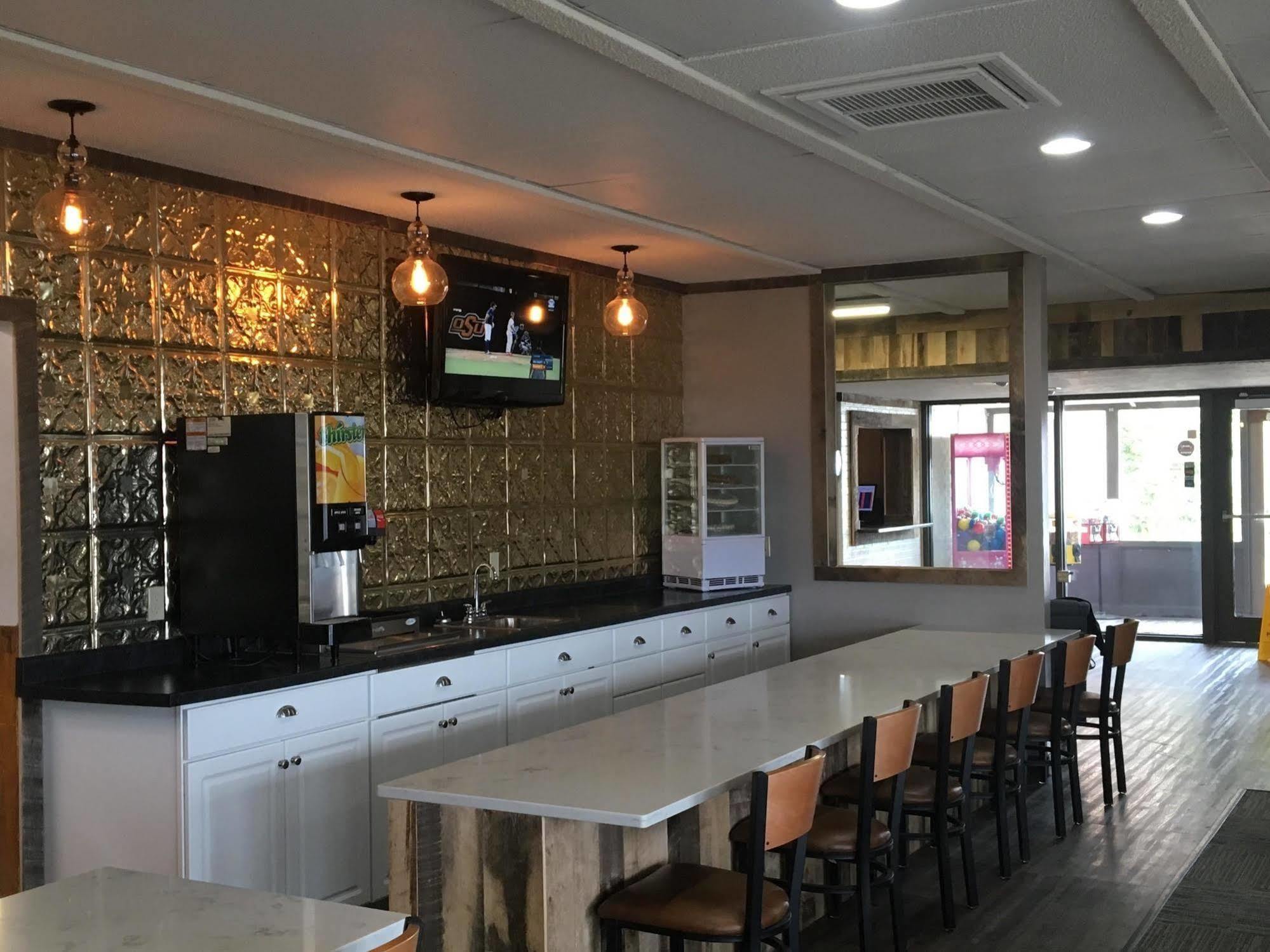 Sunlac Inn Lakota ภายนอก รูปภาพ